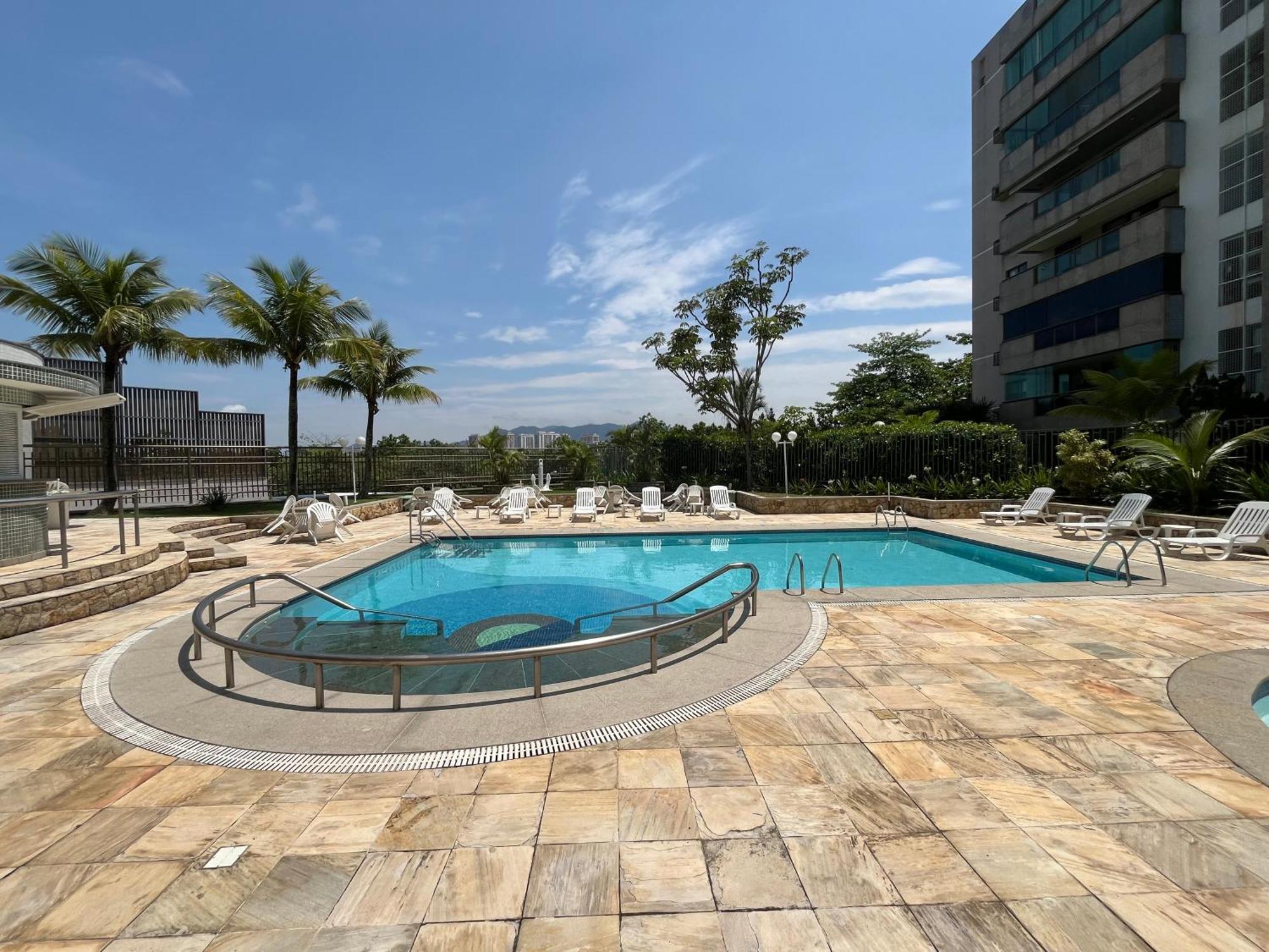 Apartamento Exclusivo Com Piscina, Academia, Estacionamento, E Wi-Fi * Rio de Janeiro