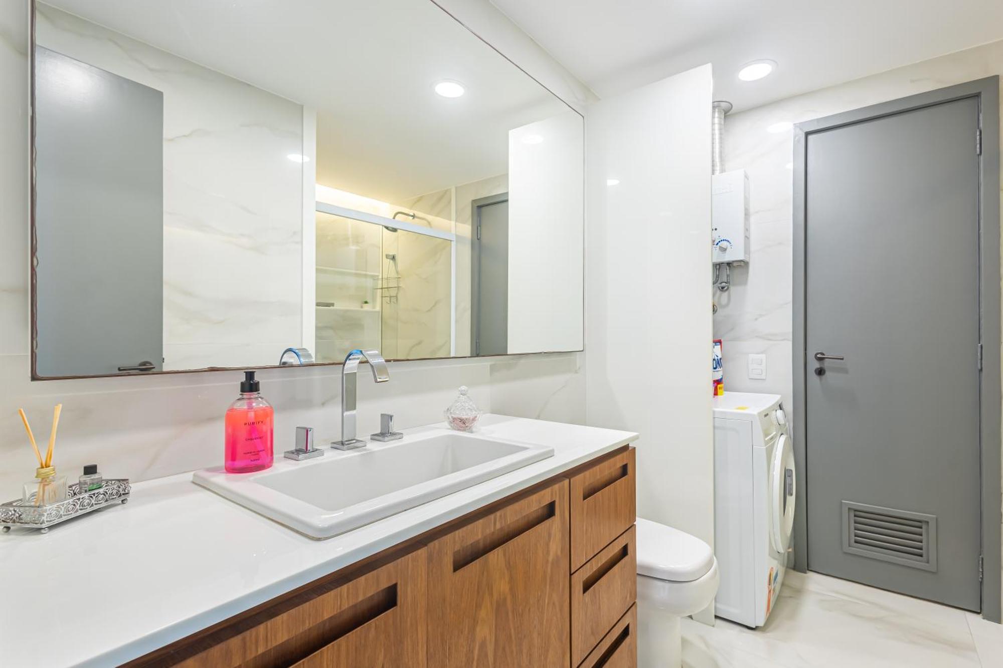 Apartamento Exclusivo Com Piscina, Academia, Estacionamento, E Wi-Fi *